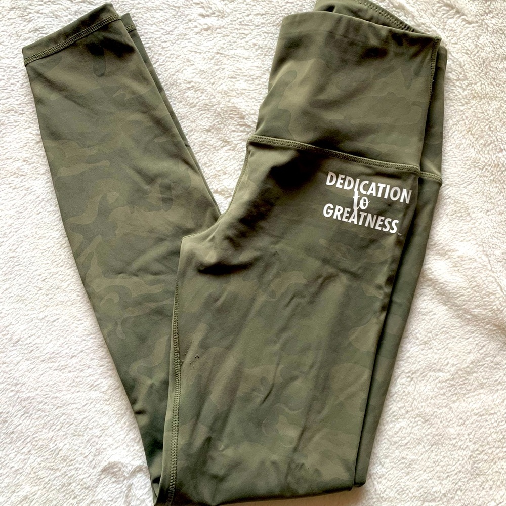 I AM XELLENCE Camo Leggings Small